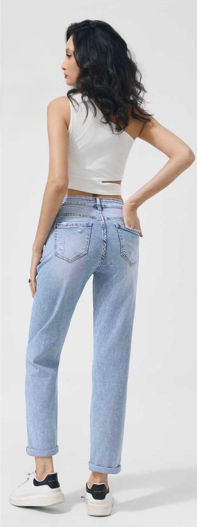 LAVK Mom Fit Jeans – Light Blue Destroyed Wash