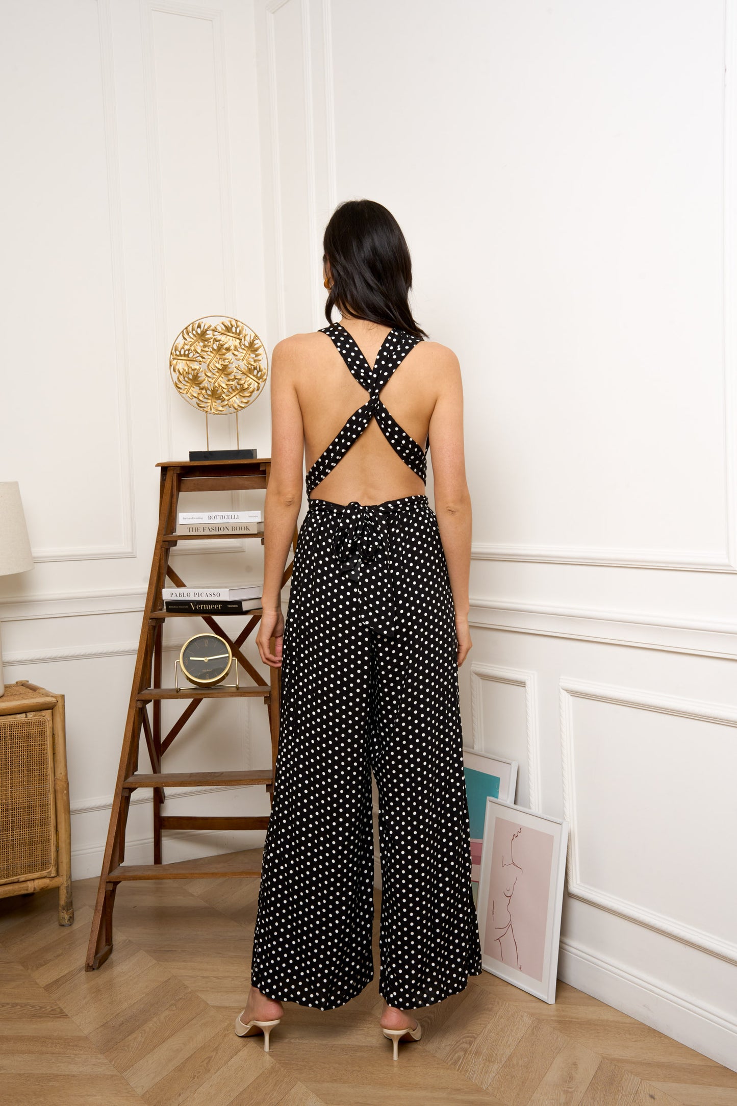 Polkadot Halter Jumpsuit met Open Rug