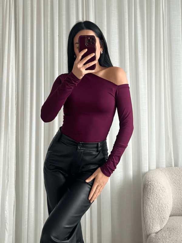 Elegante One-Shoulder Top