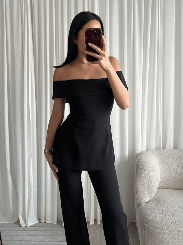 Elegante Off-Shoulder Split Top