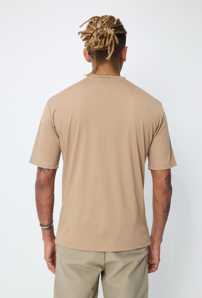 LAVK Beige Essential Glans T-shirt - Afbeelding 4